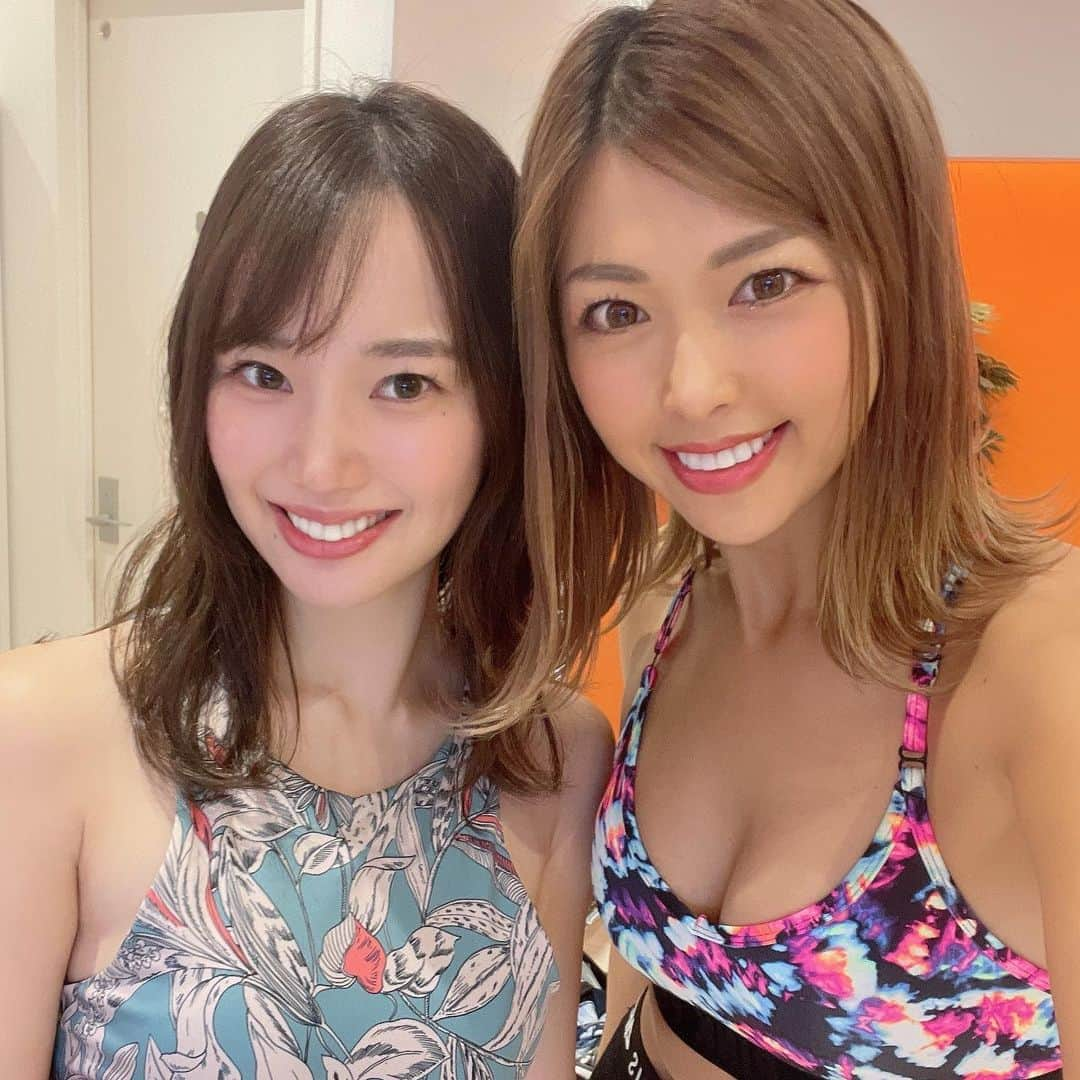 あおい夏海さんのインスタグラム写真 - (あおい夏海Instagram)「れなちゃんとはいチェリー🍒🍒 また明日収録たのしみ💓   #ダンスチャンネル #CSダンスチャンネル  #フィットネス女子 #筋肉女子 #筋トレ女子 #筋肉男子  #あおい夏海 #渋谷美穂  #保坂玲奈  #腹筋女子  #腹筋トレーニング  #トレーニング #トレーニング女子  #ジム女子  #firegym  #筋トレフィットガール  #ボディメイク  #家トレ #宅トレ #細マッチョ  #美ボディ  #ボディメイク女子  #ゴルフ女子  #トレーニングウェア」11月3日 9時19分 - natsumi.aoi