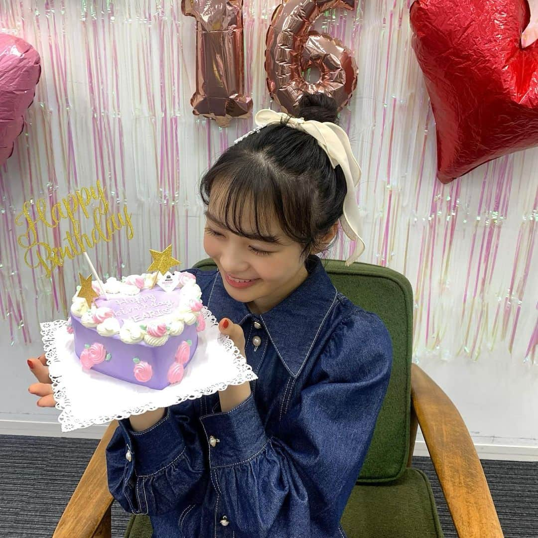 林芽亜里さんのインスタグラム写真 - (林芽亜里Instagram)「🎀 ⁡ めあレピ初の店舗お渡しイベント 本当にありがとうございました♡ ⁡ 私の想像以上のたくさんの方が足を運んでくださり、とてもとても嬉しかったです🥲 ⁡ こういう風なイベントは久しぶりだったし、ファンの方と会う機会があまりなかったので今日こうしてたくさんのファンの方と関わることの出来る場を頂けて、改めて本当に幸せだと感じました。こんなに幸せでいいのかと思うほど、、世界の中で1番幸せだったと思います!! やっぱり応援してくださる方に直接会えるって最高だっ!! ⁡ 朝早くから並んでくれてた子 お渡しまでの時間ずっと並んで待っててくれた子 今日のためにネイル頑張ってくれた子 今日のためにプレゼントを選んでくれた子 お手紙書いてくれた子 ⁡ 今日のために 本当にたくさんの方々が大切な時間を私の為に下さったことが何よりも感謝で胸がいっぱいです。😢 ⁡ 直接はお会いできませんでしたが、インスタライブでもたくさんのみなさんと同じ時間を過ごすことができて、サプライズbirthdayでお祝いして頂いてとっても幸せすぎました🎂 ⁡ イベント後もみなさんのプレゼントを開封したり、DMやストーリー投稿をしてくれたのを見ながら余韻に浸ってます🤭♡ ⁡ 今日関わってくださったみなさん 本当に本当にありがとうございました🌼 プレゼントもありがとうございました!! 最高の思い出ですっっ！みなさんの思い出にも残る日になっていたら嬉しいです☺️ ⁡ 残りのめあレピもどんどん盛り上がっていくぞ~✊✊ ⁡ ⁡ #ニコラ #レピピアルマリオ #めあレピ #林芽亜里 ⁡ ⁡」11月3日 20時28分 - meari__hayashi