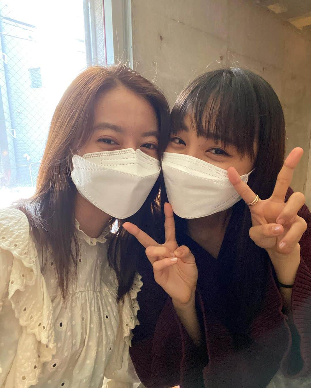 田辺桃子さんのインスタグラム写真 - (田辺桃子Instagram)「ここ1.2週間あっという間なんですが🤭しかももう11月ですもんね…😇 あ、今日放送日だ。ってので曜日感覚を取り戻してますが、、笑 ⁡ てなことで今夜22時は 『恋です!~ヤンキー君と白杖ガール~』第5話です☺︎ ⁡ ユキコがついに1歩踏み出す回。 何度苦難が訪れても真っ直ぐに全力で向き合っていくユキコや黒ヒョウたちの日々に私もよく勇気づけられています ⁡ そして個人的には、かれんこと大友花恋と作品で一緒になれたこともめちゃくちゃ嬉しかったなぁ ⁡ 今日はそんないつかのかれんとの写真を。 ⁡ 第5話もお楽しみに🙌🏻」11月3日 19時03分 - momoko__tanabe