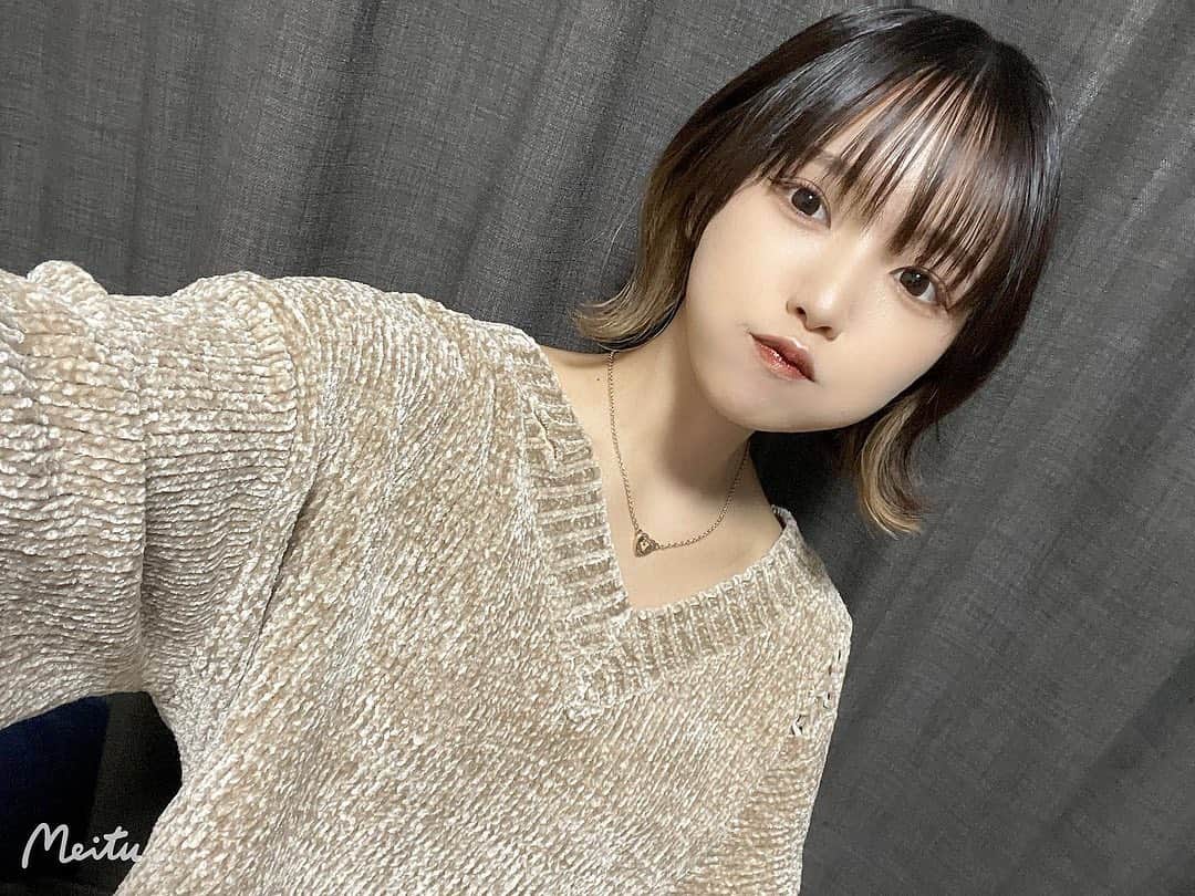 のインスタグラム：「・ ・ ・ Twitterと別アングルの自撮りインスタにもドーンしときますね😗🙂」