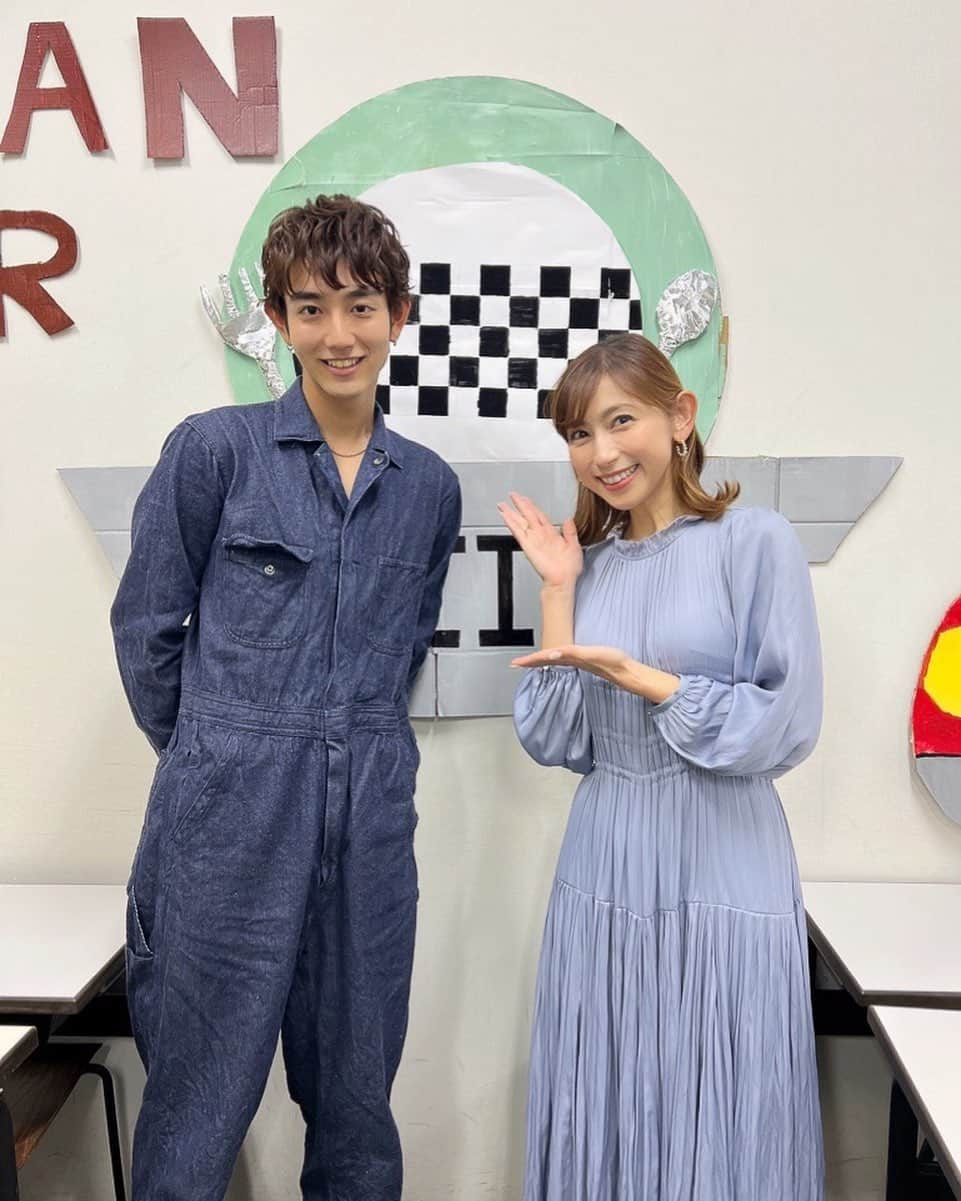 宮崎瑠依さんのインスタグラム写真 - (宮崎瑠依Instagram)「先日、ご一緒した 駒木根葵汰 さん(@_kiita_0130_ )😙  現在放送中の「機界戦隊ゼンカイジャー」のヒーロー役としてお馴染みの俳優さんです😉✨  初めてお目にかかったのですが、同じホリプロ所属ということで…ラジオ型トークショーの中では遠慮なくアレコレお話を伺いました〜😛w  うちの1歳5ヶ月の息子も大きくなったら戦隊モノに夢中になるかなぁ👀？！と思い、 「みんないくつくらいから戦隊モノ観るんだろ？」とキイタくんに聞いてみたら「2歳で観てる子もいますよ」とのこと。  戦隊モノを見てヒーローの真似をする姿が早く見たいなぁ〜と思いました😝  #駒木根葵汰  さん #ホリプロ」11月3日 11時42分 - ruimiyazaki