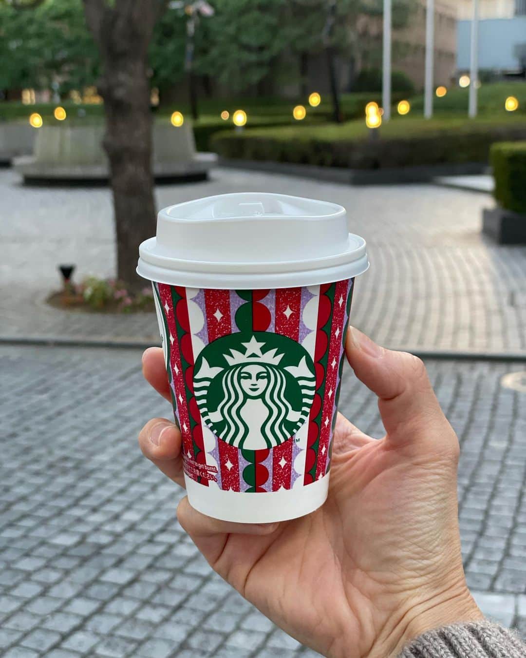 春名亜美さんのインスタグラム写真 - (春名亜美Instagram)「スタバのカップがクリスマスカップになると、年末が来たんだなーって毎年感じる🎄」11月3日 13時22分 - amiharunaami