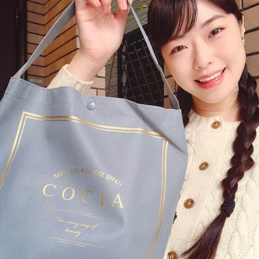 小田飛鳥さんのインスタグラム写真 - (小田飛鳥Instagram)「6年間ずーっとお世話になっている美胸セラピストの堀口先生とコラボりました❣️ 私の胸をHカップ→Iカップにして下さった恩人です✨ cociaさんのサロンが出来た頃からお世話になっておりますが、言った事を全て叶えていく先生にいつも勇気を貰っております♪ えいえいおっぱーい！ #堀口亜紀子 先生 #cocia #バストサロン #美胸セラピスト #おっぱい #近々飲みましょう」11月3日 17時58分 - asuka_oda_0320