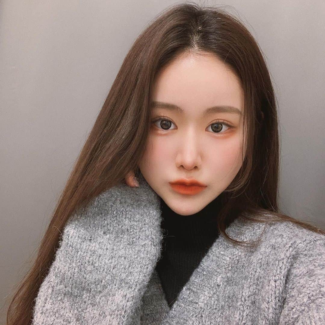 のインスタグラム：「東京中央美容外科八王子院に行ってきました！  ついにずっと気になってたメーラーファット除去しました🙌🏻  担当は鎌田先生です👩🏻‍⚕️🤍 正気麻酔したので施術中に痛みはないし先生も看護師さんも親切で安心して受けられました☺️  カウンセリングは無料なので気になる方は是非一度行ってみてください🤍  腫れ引くのたのしみすぎる😆  @tcb_hachioji @tcb_kamata #天然美人メーカー #きみっく先生 #東京中央美容外科#美容外科#プチ整形#美容医療#整形#美容クリニック#美容医療 #リフトアップならtcb東京中央美容外科 #輪郭形成ならTCB東京中央美容外科 #美容整形ならTCB東京中央美容外科 #八王子#東京中央美容外科八王子院 #TCB #PR」