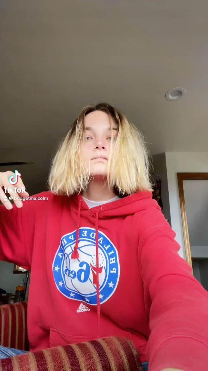 ブリジット・マルコムのインスタグラム：「Consider this a warning」
