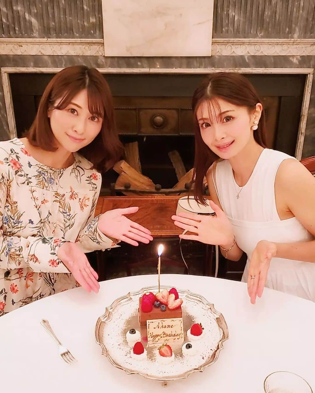 鈴木理香子のインスタグラム：「✨HAPPY🎂BIRTHDAY✨  前回投稿でかっしーの手作りアクセサリーを プレゼントさせて頂いたのは…🎁 可愛い可愛い後輩ちゃんです😍  一般の方なのでお名前は内緒🙊💕  見た目も心もとっても美人な後輩ちゃん😊✨ いつも周りを楽しませてくれて 時間があっという間に過ぎちゃいます💃笑 お澄ましして2人で写っていますが 会うと必ず大爆笑な私たち😆 出会えて嬉しいよ😊💕  10月にお祝いした写真🎂改めておめでとう😊💕 私の誕生日もお祝いしてくれてありがとう😢❤ しっかり者だから、疲れた時とか困った時は いつでもお話ししてね😊 素敵な年になりますように😉🍀  また笑おう😁www  #HAPPYBIRTHDAY #後輩ちゃん #friends #素敵な年になりますように #🍀 #振り返り投稿 #鈴木理香子 #日テレNEWS24 #セントフォース」