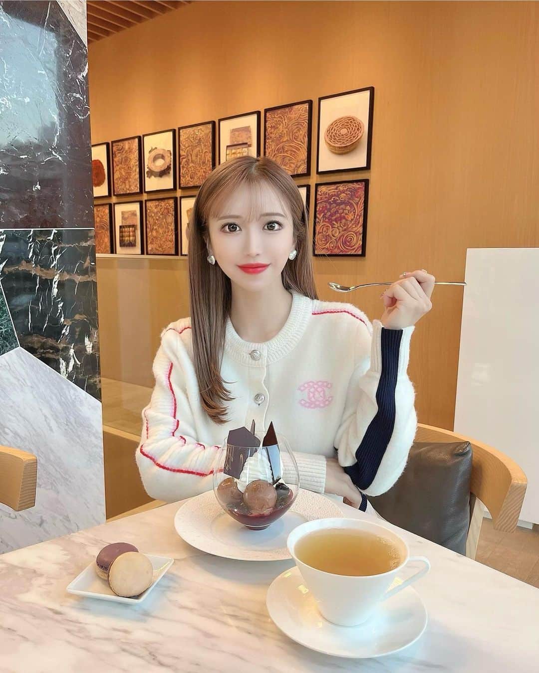 伴かなみのグルメインスタ