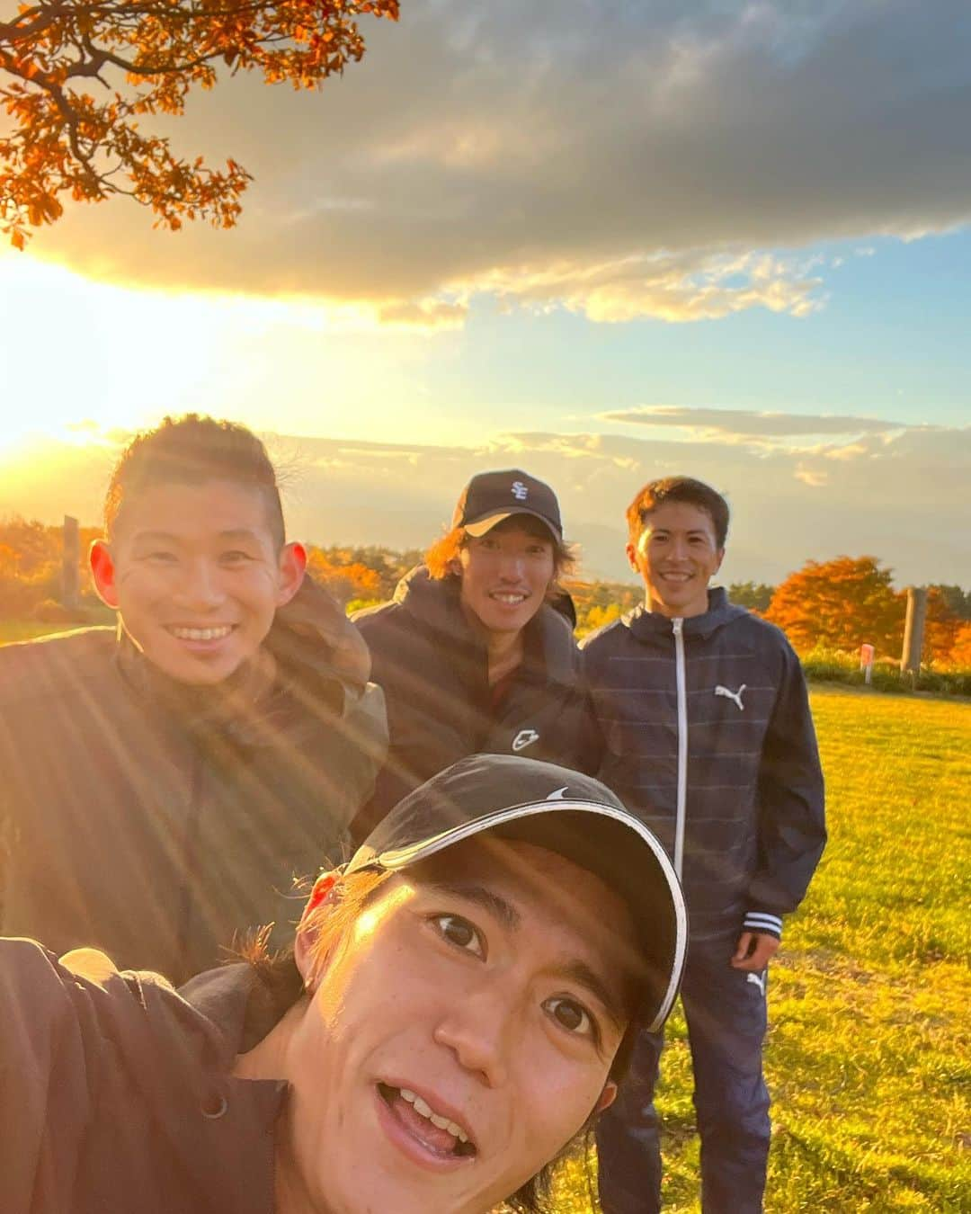 大迫傑さんのインスタグラム写真 - (大迫傑Instagram)「オリンピックのあと、走ることから一度離れて、走る事を改めて考えました。 走る事の楽しさの可能性、そこで繋がる個々の輪。  1人で孤独に競技に向き合ってきたところから、その輪を大切にして走る事の可能性を探って行こう、そう考える様になりました。  走る、その事を軸に皆さんと真剣に、そして楽しくランニングの可能性を広げていきたいと思います。  #seq #sugareliteq #オトナのse」12月2日 15時17分 - suguru_osako