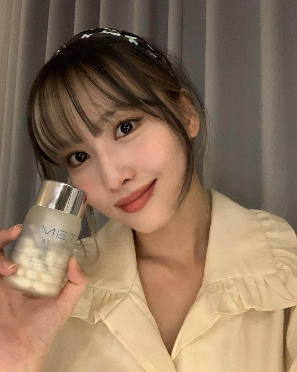 TWICEさんのインスタグラム写真 - (TWICEInstagram)「#ad Momo x Met 💙 @met_tathione #GlowMoreandMore」12月2日 15時38分 - twicetagram