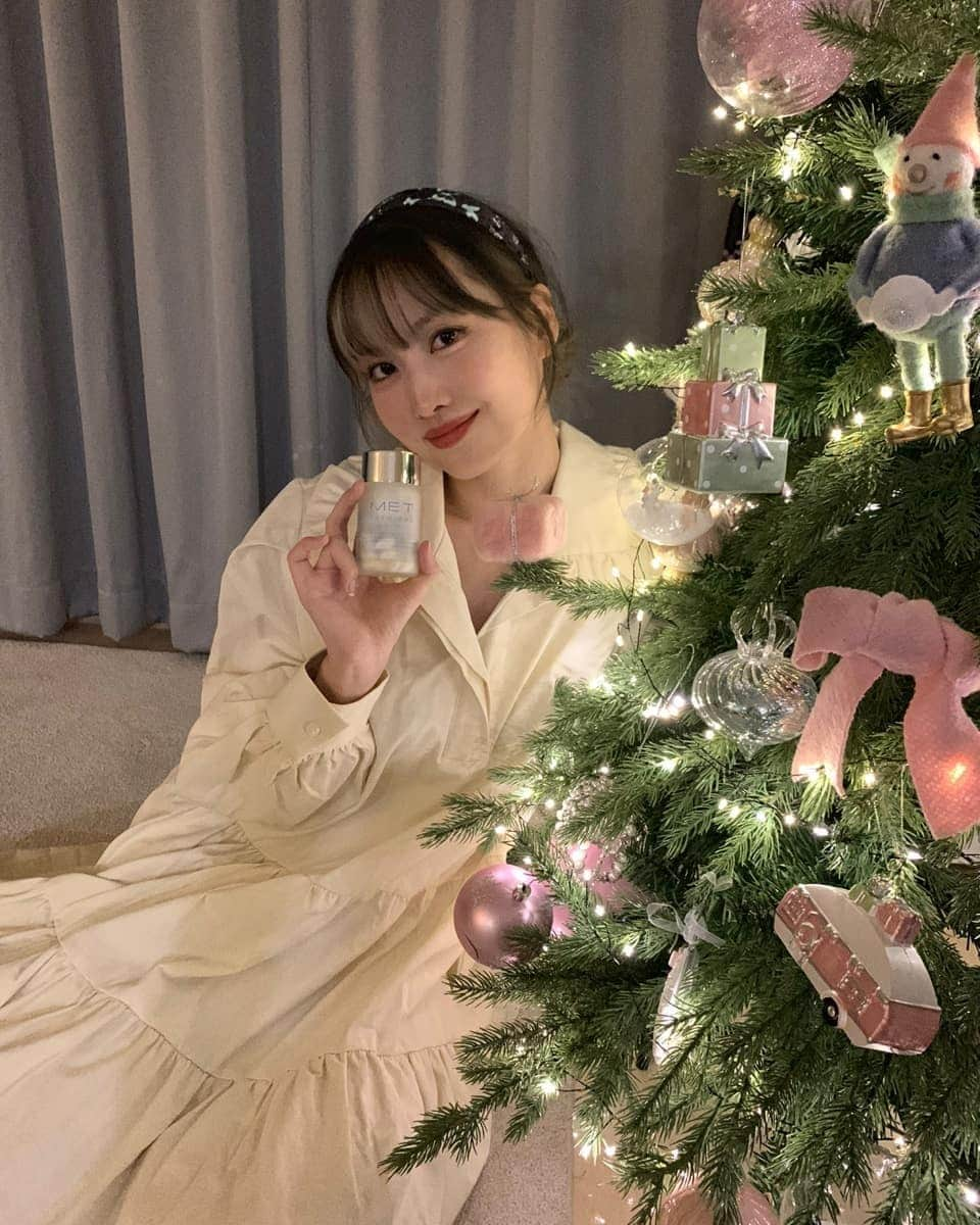 TWICEさんのインスタグラム写真 - (TWICEInstagram)「#ad Momo x Met 💙 @met_tathione #GlowMoreandMore」12月2日 15時38分 - twicetagram