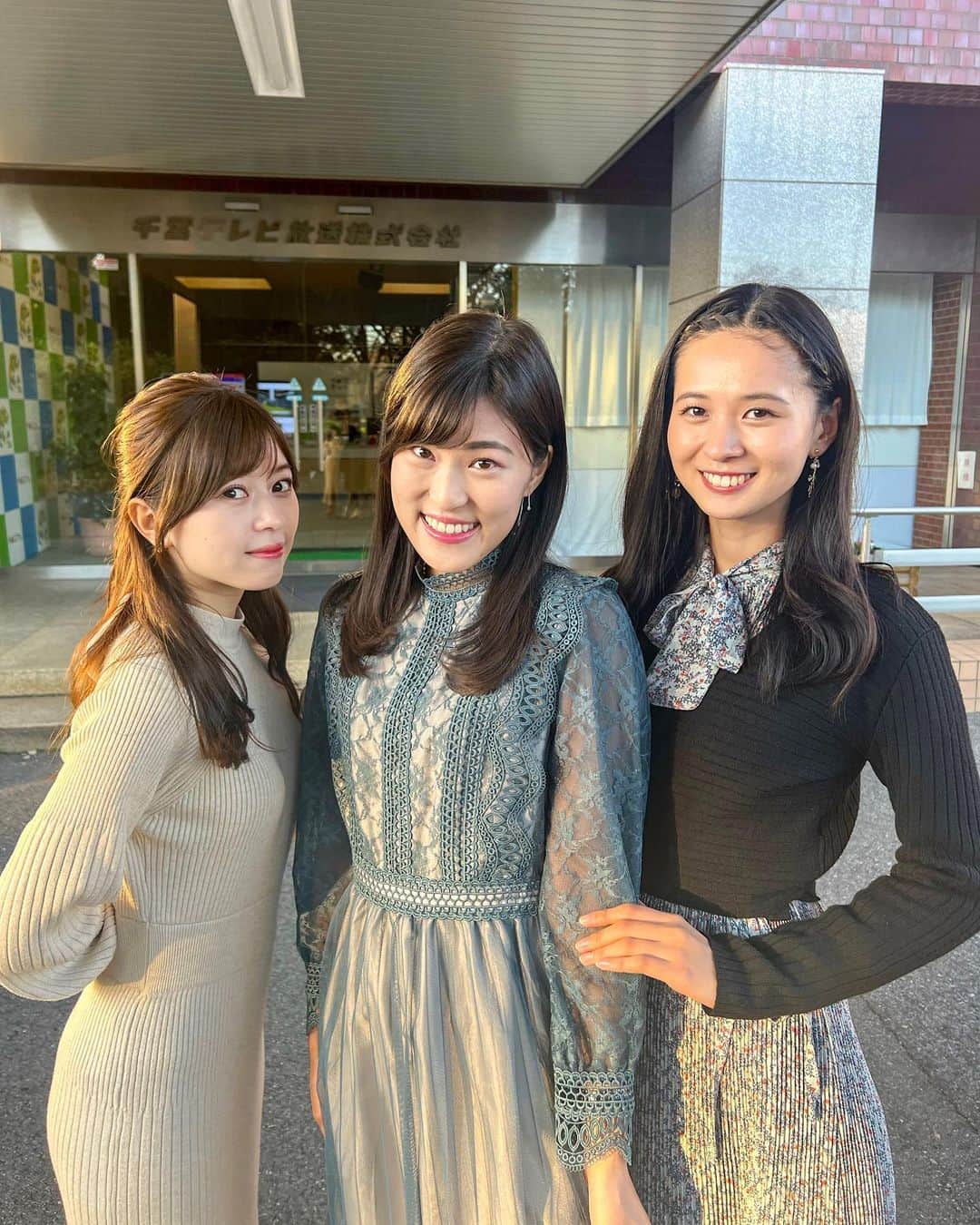 竹内里奈さんのインスタグラム写真 竹内里奈instagram 今日は ザサンデー千葉市 の収録 早くもこちらは 仕事納めでした 今年も楽しい現場でした 衣装は Replete Official の レースとチュールのワンピース チバテレ