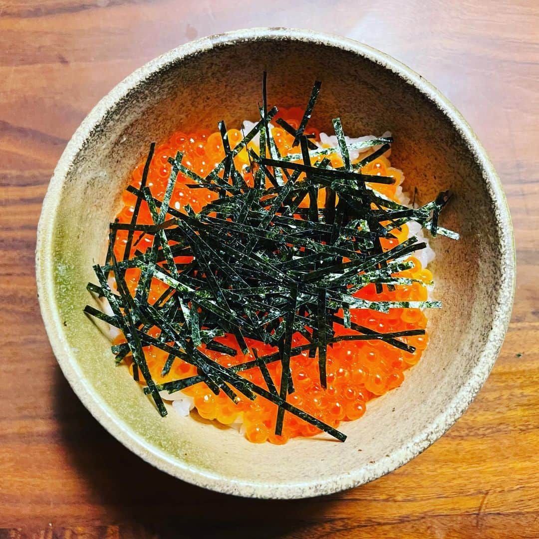 サイプレス上野さんのインスタグラム写真 - (サイプレス上野Instagram)「家でいくら丼🔥」12月2日 16時45分 - resort_lover