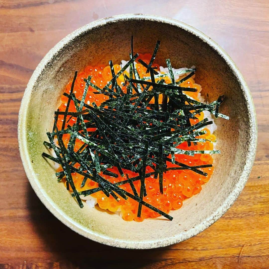 サイプレス上野のインスタグラム：「家でいくら丼🔥」