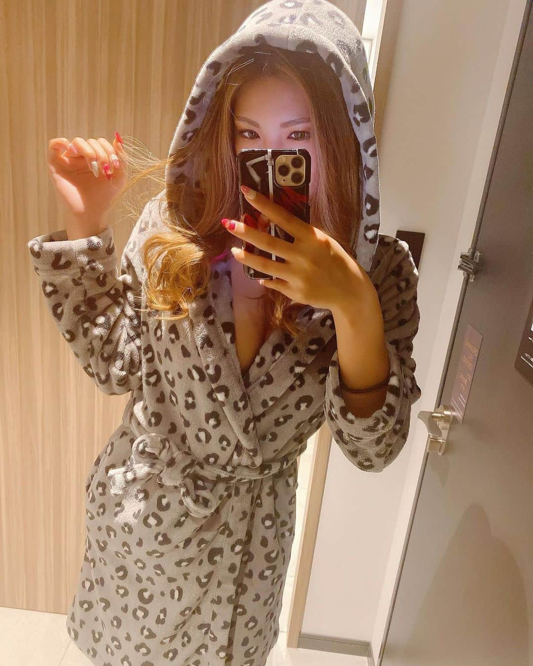 堀えりかさんのインスタグラム写真 - (堀えりかInstagram)「#ヒョウ柄 🐅💕  今日は色々計画的に行かずにイライラしてる🥸🥸🥸 お腹空いてるから特に🥸🥸🥸←  帰ったらなんか美味しいもの食べてイライラ忘れよ🐮💕」12月2日 17時45分 - xerikax143