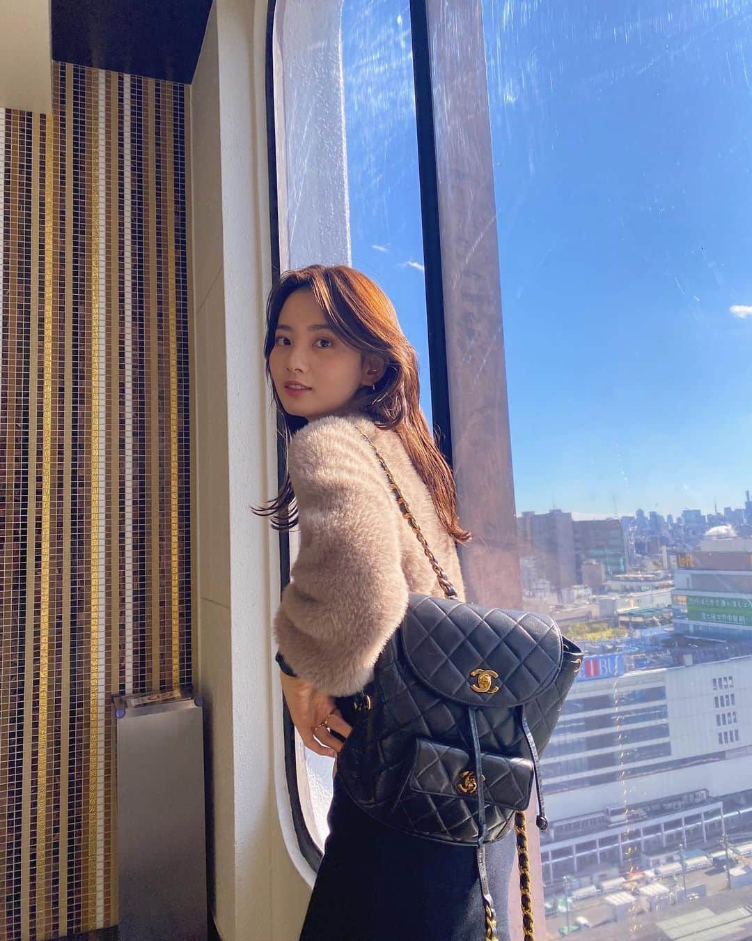 青山舞莉のインスタグラム：「VINTAGE CHANEL をmainにしているvintage shop @_coco_vintage_ 行ってきました  rare & cute が溢れてた🤍  #COCOVINTAGE #VINTAGECHANEL #CHANELBAG #渋谷」