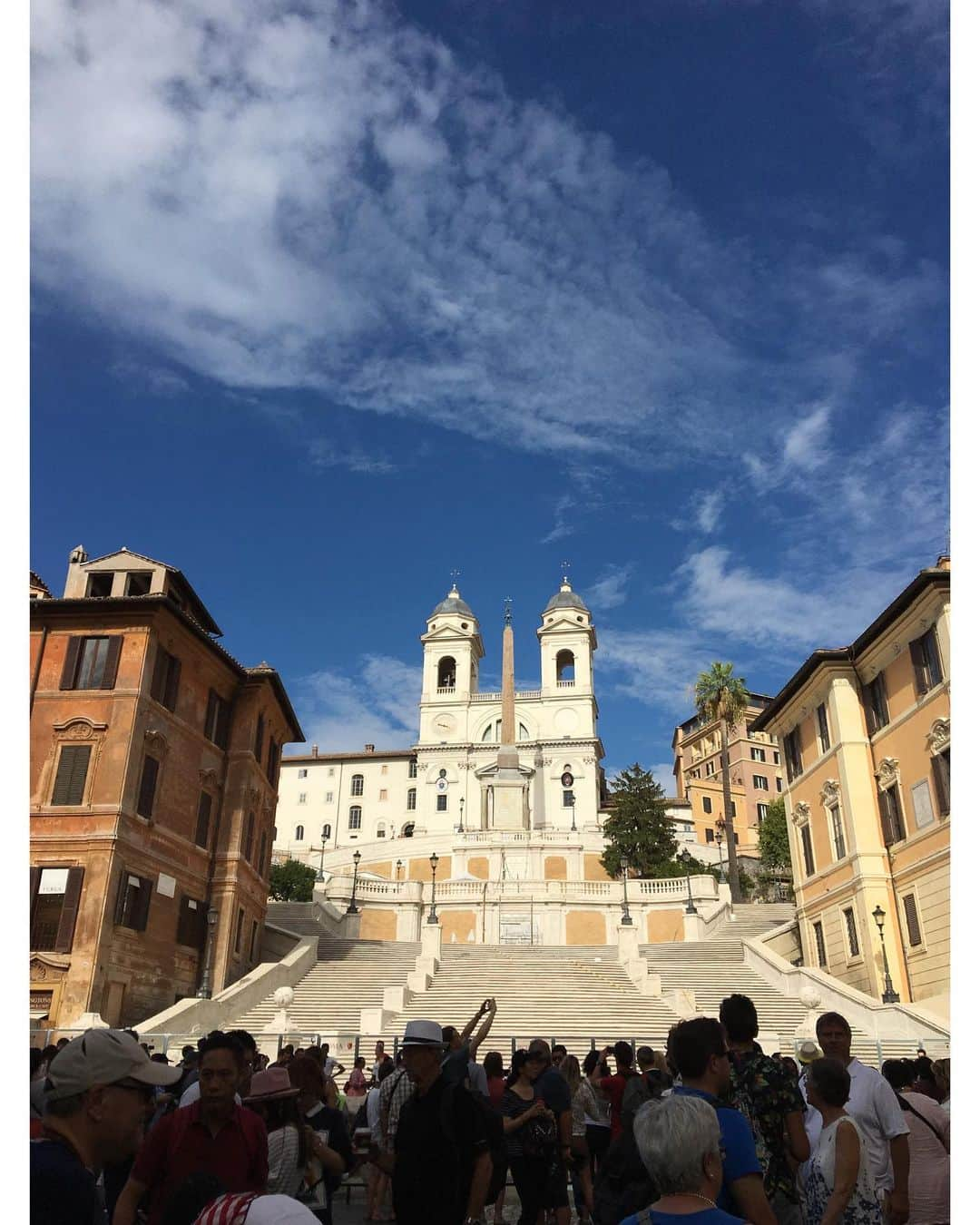 一城あやののインスタグラム：「Rome, Italy🇮🇹in 2016. 子供が可愛い☺️ . . . . . . . . . . . . . . . #italy #italy🇮🇹 #italytravel #italytrip  #italy_vacations #italy❤️ #rome #romeitaly #romephotographer  #piazzadispagna #babyphotography  #landscape_lovers #indies_gram  #イタリア #イタリア街 #イタリア旅行  #ローマ #ローマ旅行 #スペイン広場 #海外旅行 #海外生活 #海外好きな人と繋がりたい #海外旅行好きな人と繋がりたい #海外 #帰国子女 #海外旅行大好き  #写真好きな人と繋がりたい  #可愛い子供」