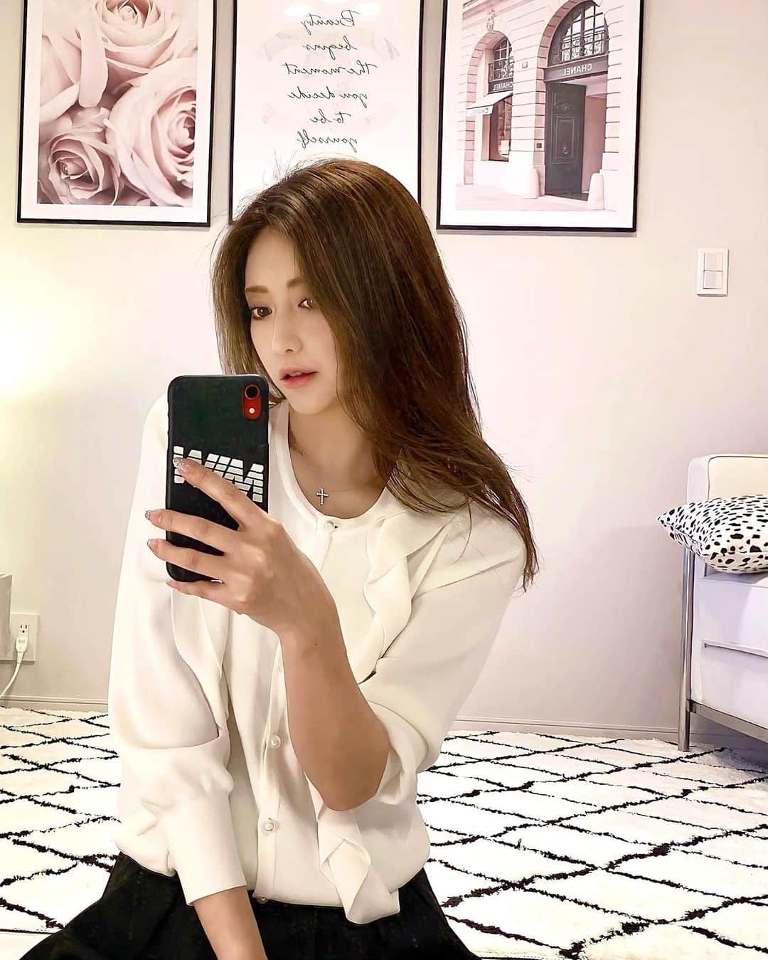 加賀美早紀のインスタグラム：「いつの間にか12月だねー🎄 アートメイクしたから メイクが楽だわさー☺︎☺︎☺︎ @tokyo_ace_clinic の @artmake_by_tokyoaceclinic  担当は @matsui_tokyoace_artmake さん💓 もうすぐ１週間だけど 色も更に馴染んできて良き めちゃくちゃ丁寧で事細かに打ち合わせしながら施術するから 思い通りの眉に仕上がるよ✨ 本当にオススメしたい❣️  #アートメイク #眉毛メイク #ナチュラルメイク」
