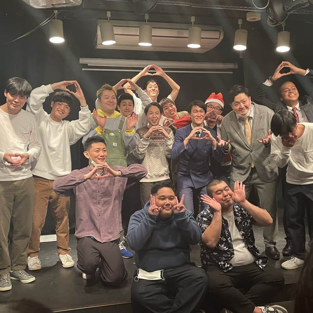 横田さんのインスタグラム写真 - (横田Instagram)「みかん最終回ありがとうございました！ 1年目の頃から2年間やってきたユニットライブで僕らの解散後も変わらず参加させて頂けるすごく優しい先輩方に囲まれた最高ユニットライブでした また昨日でパープルナンバーさんが解散してしまいましたが最後の最後まで格好良い先輩でした  #みかん #パープルナンバー #金の国 #ラパルフェ #ジグロポッカ #センチネル #豆鉄砲 #伊東先生 #がんばる太郎 #何年後かに再集結を」12月2日 18時36分 - tsubame_ykt