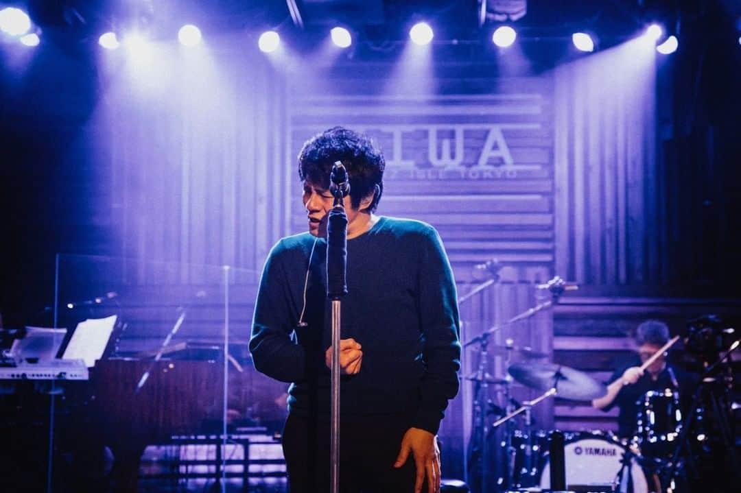 ASKAさんのインスタグラム写真 - (ASKAInstagram)「【From STAFF】 ASKAオンラインライブ 『ASKA グラミー賞ノミネート希望Acoustic Live』の配信まであと1時間切りました！  ※詳細はプロフィール記載のASKAオフィシャルホームページURLよりご確認ください。  #ASKA  #ASKA_Official  #ソロ初のアコースティックライブ  #20時スタート」12月2日 19時05分 - aska_official921