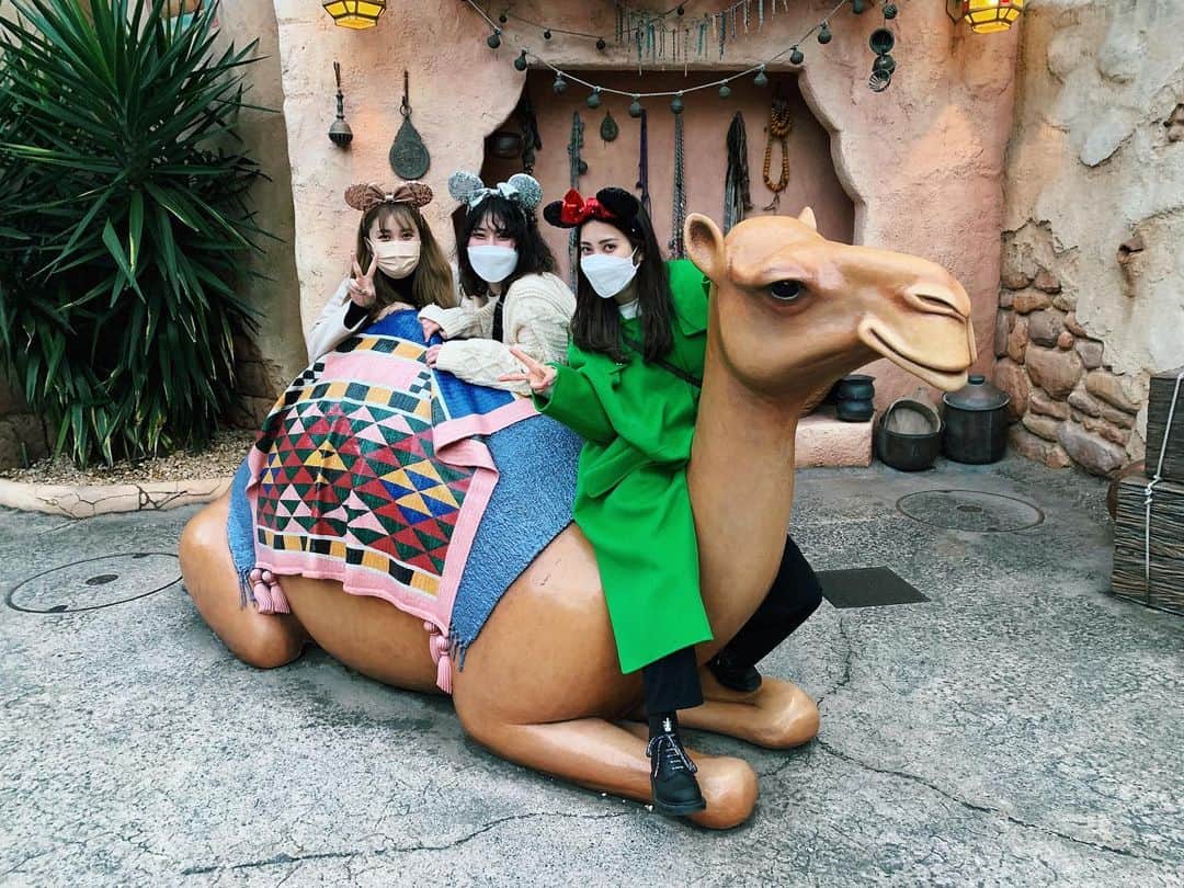 ellieのインスタグラム：「・ ・ ・ Disney sea🐭❣️ ・ ・ 天気も良くて、 沢山アトラクションに乗れたからハッピー😍❤️ ・ ・ 次回はソアリン乗りたい、、、 ・ ・ ゆりちかこありがと〜〜〜😘❤️ ・ ・ ・ #tdl #tds #disney #disneyland #tokyo #ディズニー #ディズニーシー #ディズニーランド #friends #love #❤️」