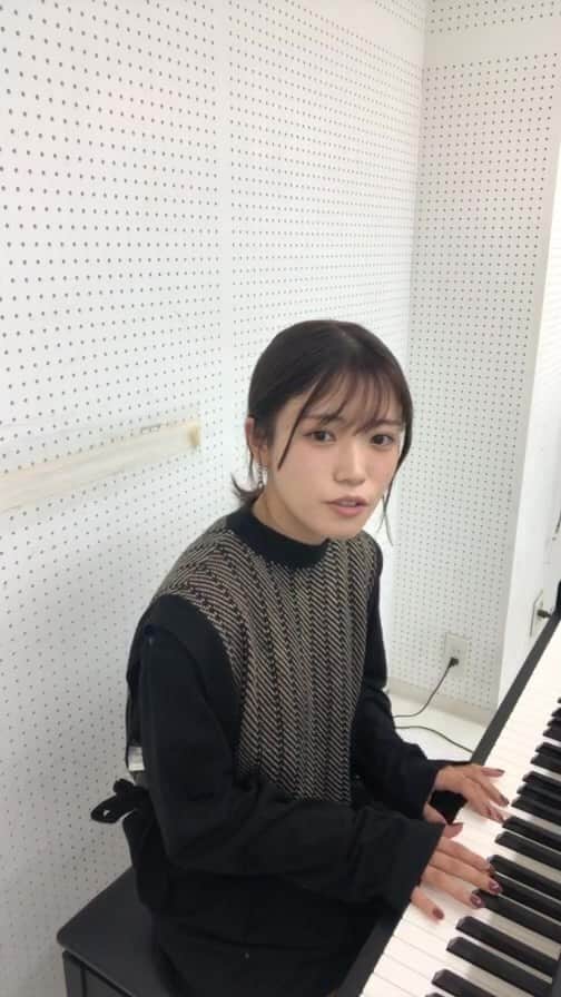 美山加恋のインスタグラム：「引き続きバースデーイベント オンラインチケット発売中です🎫 グッズも公式サイトにて販売中！ こちらから👇 http://sp.arena.emtg.jp/miyamakaren/ ぜひ」