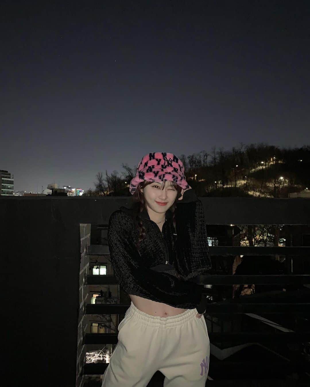 岸田莉里花さんのインスタグラム写真 - (岸田莉里花Instagram)「🌃💗🖤 ヒップホップりりかver.2🌙 みなさん今日もお疲れ様です☺️  힙합 리리카 ver.2🌙 여러분 오늘도 수고했어용 😌」12月2日 21時23分 - noguririka