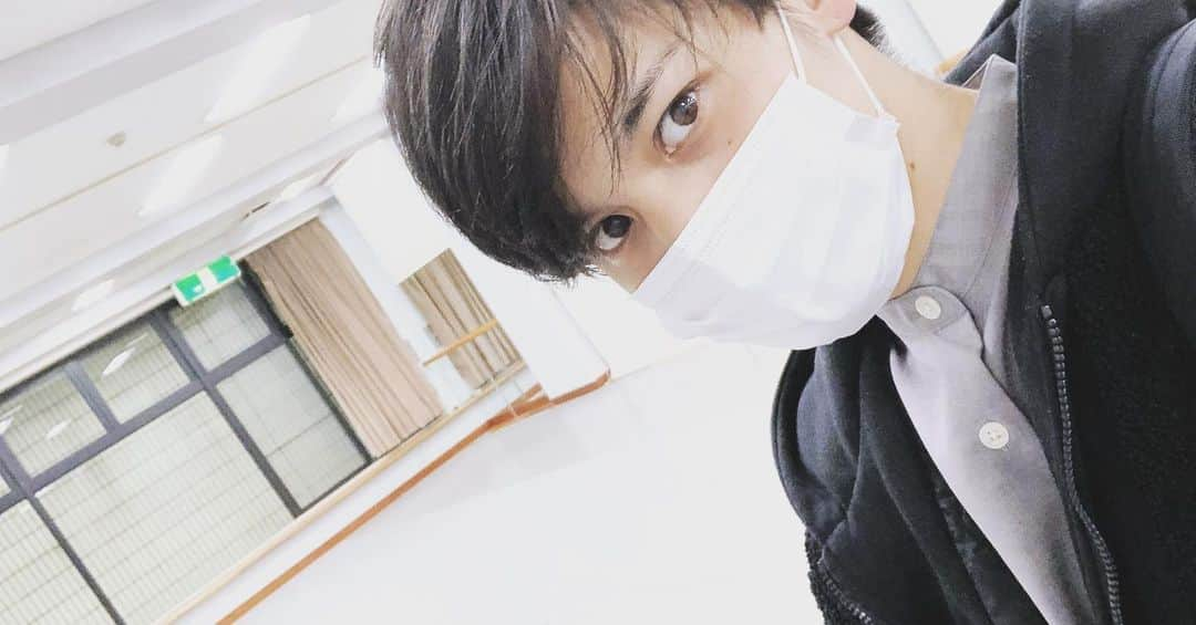 河原田巧也のインスタグラム：「稽古場バラして、積み込みして、搬入して 今日はたくさん動いた  本番が迫ってきたねー」