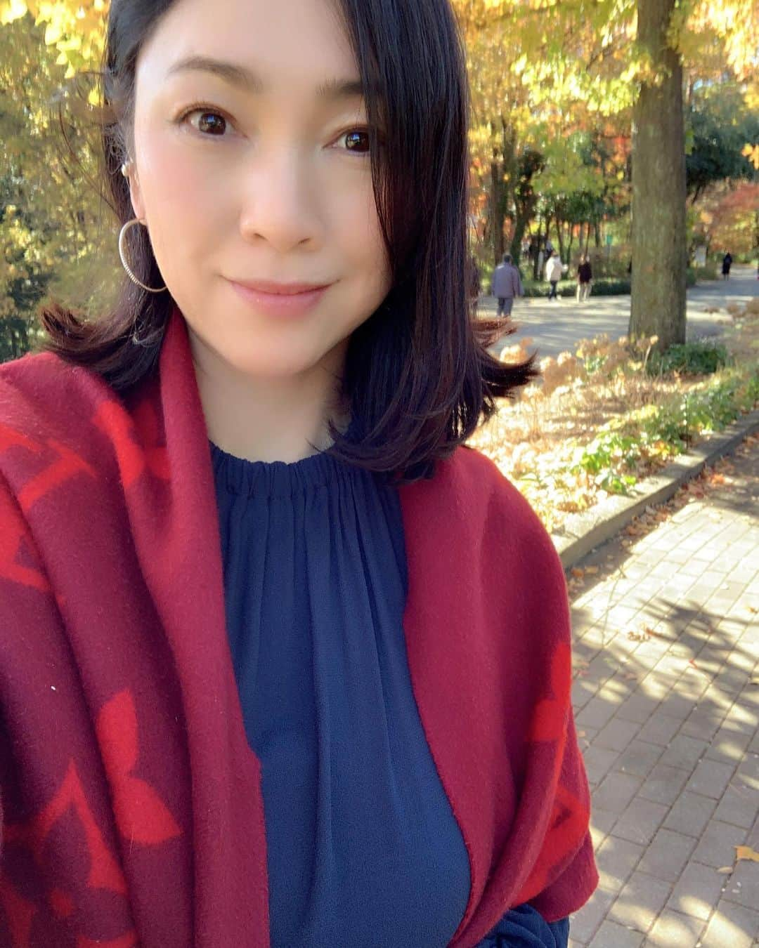 田中悦子さんのインスタグラム写真 - (田中悦子Instagram)「風も強くて寒かったけど ソフトクリームは美味しいんです❣️😋  #紅葉 #紅葉散歩 #お散歩 #ウォーキング #ソフトクリーム #アラフィフ女子 #アラフィフコーデ  #アラフィフファッション #code #fashion  #50代女子 #ボブヘア #大人ボブ #大人ボブスタイル」11月28日 17時21分 - etsuko.reborn25