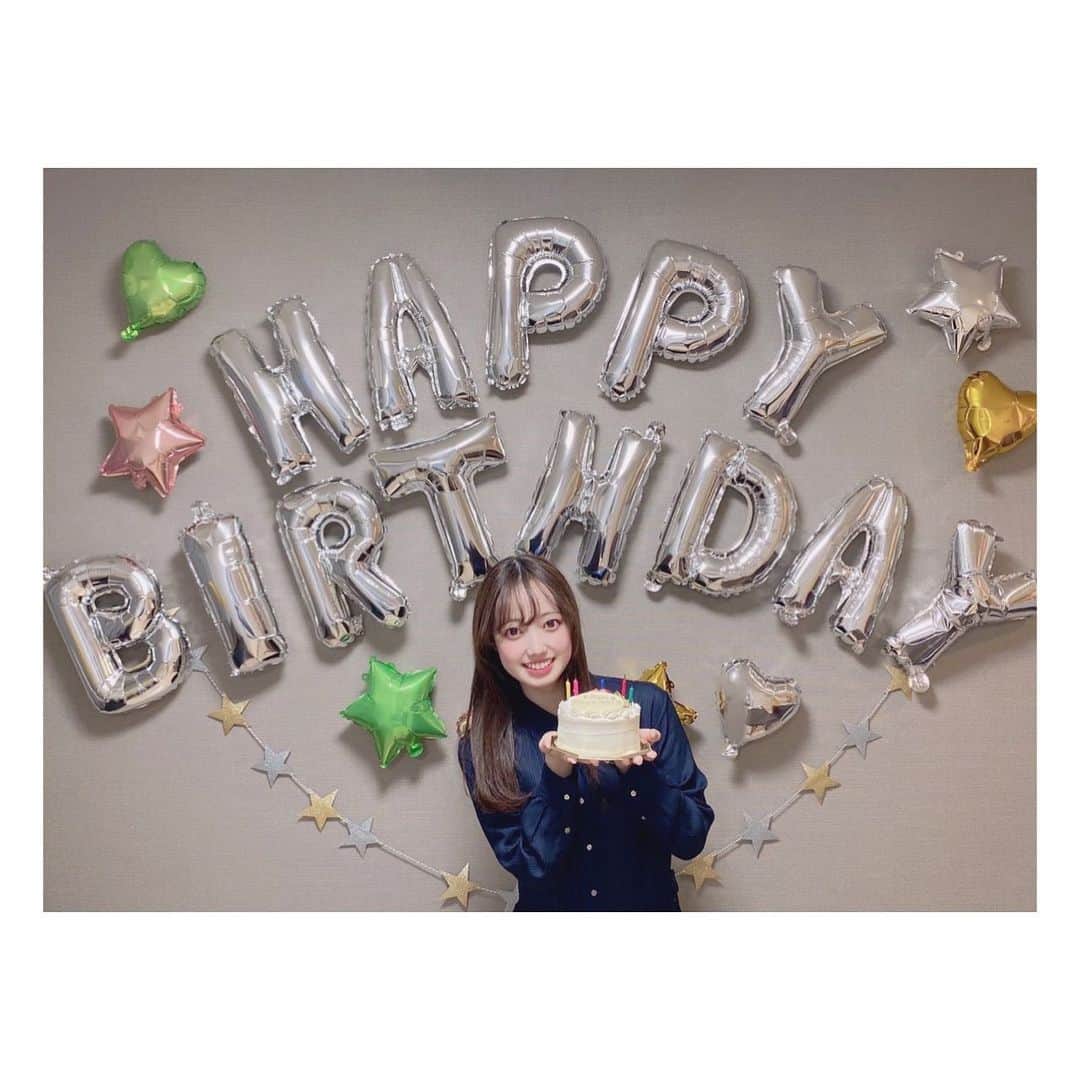 石井奏美のインスタグラム：「27歳になりました🎈 今日はお仕事だったのですが、無事に終わってほっとしています☕️ また沢山の方にお祝いしていただき、嬉しい気持ちでいっぱいです🎉  視聴者の方をはじめ、周りの方に恵まれていることに感謝をして、これからも頑張ります🎂皆さん、本当にいつもありがとうございます✨  今日も1日お疲れ様でした💐🧸」