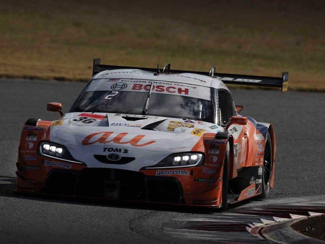 近藤みやびさんのインスタグラム写真 - (近藤みやびInstagram)「SUPERGT 最終戦！！！  36号車今季初優勝😭😭😭🥇  そして、2021年シリーズチャンピオンを獲得しましたっ😭😭😭😭😭😭🏆 逆転チャンピオン🏆🏆🏆🏆  もう本当に最高！！！！！！！  一年間TGR TEAM au TOM'Sの応援ありがとうございましたっ🧡🧡🧡🧡🧡  3年間auサーキットクイーンとしてこの最高のチームを応援出来たこと心から誇りに思います。  #supergt #toms #tomsracing #au #supra #富士スピードウェイ #auサーキットクイーン #レースクイーン #逆転チャンピオン #優勝」11月28日 19時36分 - miyabiiiii_kondooooo