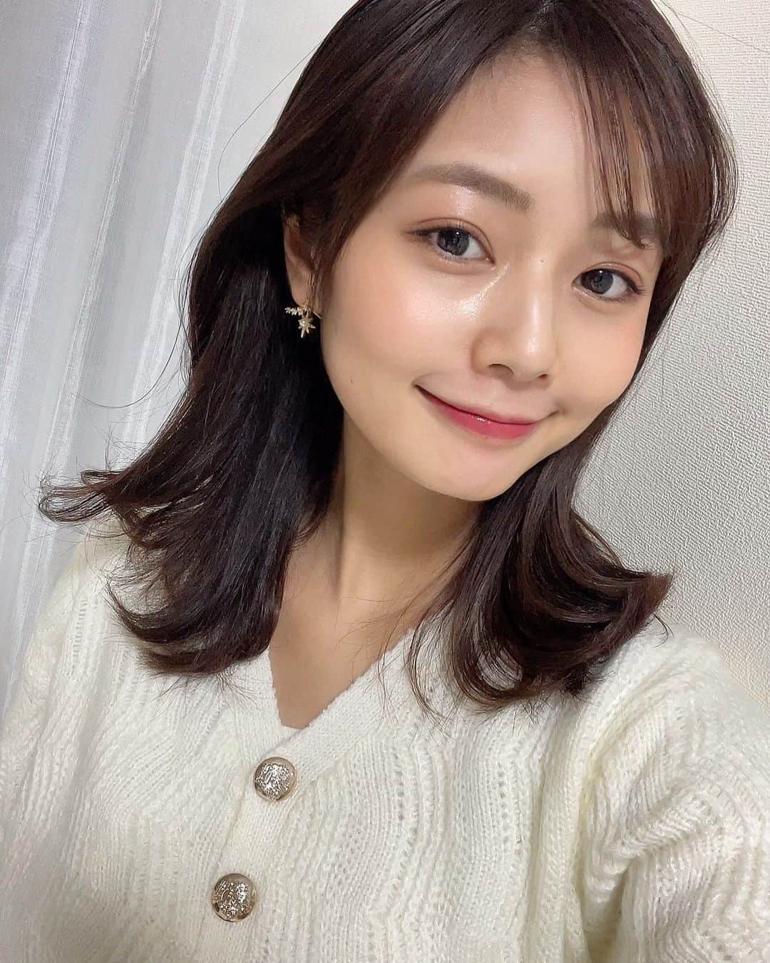杉浦みずきのインスタグラム：「美意識爆上がりweek✨笑  眉毛サロンに行ってきました〜 やっぱり眉毛ってほんとに大事😂 定期的に通います！ @une_fleur_sara さんありがとうございます💓  #眉毛サロン　#美容メンテナンス」