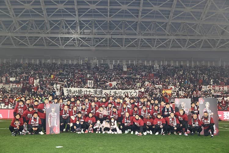 大崎玲央のインスタグラム：「Thank you for your support throughout the year🔝🔝🔝 #visselkobe #ヴィッセル神戸 #25」
