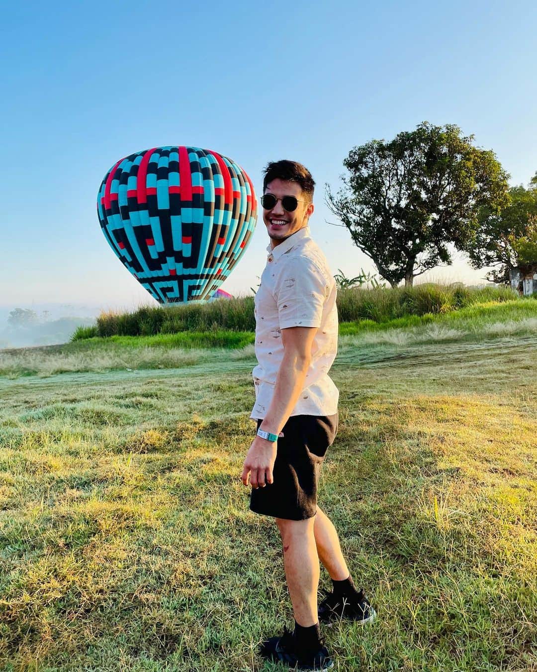 アルトゥール・オヤカワ・マリアノのインスタグラム：「Que experiência incrível 🤩  Domingão de Balão 🎈 @folimbalonismo  . #vibes #balao #ipero #boituva #sunday #domingo #family」