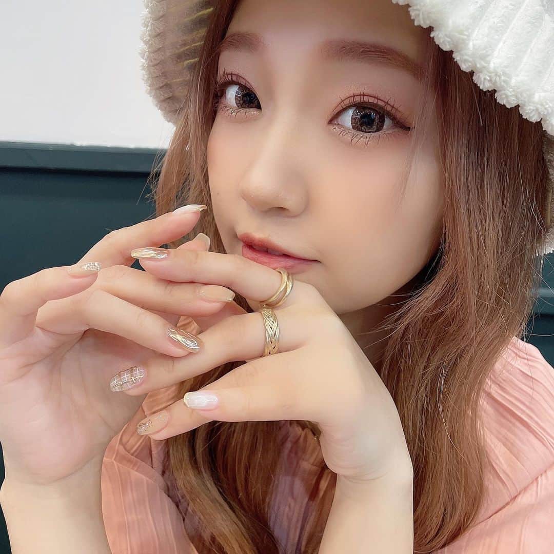 いっちゃん/嶋津 いつみのインスタグラム：「. . ねぇ聞いて😭 . . 昨日、階段で転けて 腕にでっかいアザできてもて めっちゃ痛い😭👉🏻👈🏻 . . . . むぅちゃん抱っこしてたから とりあえずむぅちゃんの無事を優先したら 自分を庇えなくて強打した😢 . . . . おかげでむぅちゃんは無事やったけど 痛すぎて そのあとうずくまって泣いたw . . . みなさんも気を付けなはれや!!←🤪 . . .  #名古屋 #栄 #名駅  #いっちゃん  #フリーモデル  #いっちゃんコーデ #ブライダルモデル #アレンジモデル #ヘアカラー  #ヘアアレンジ #くしゃ顔  #フリーモデル #ドレスモデル #ダイエット  #치맥  #좋아요환영 #소통환영 #팔로우환영  #팔로미 #인친환영 #친구해요 #셀카 #셀피」