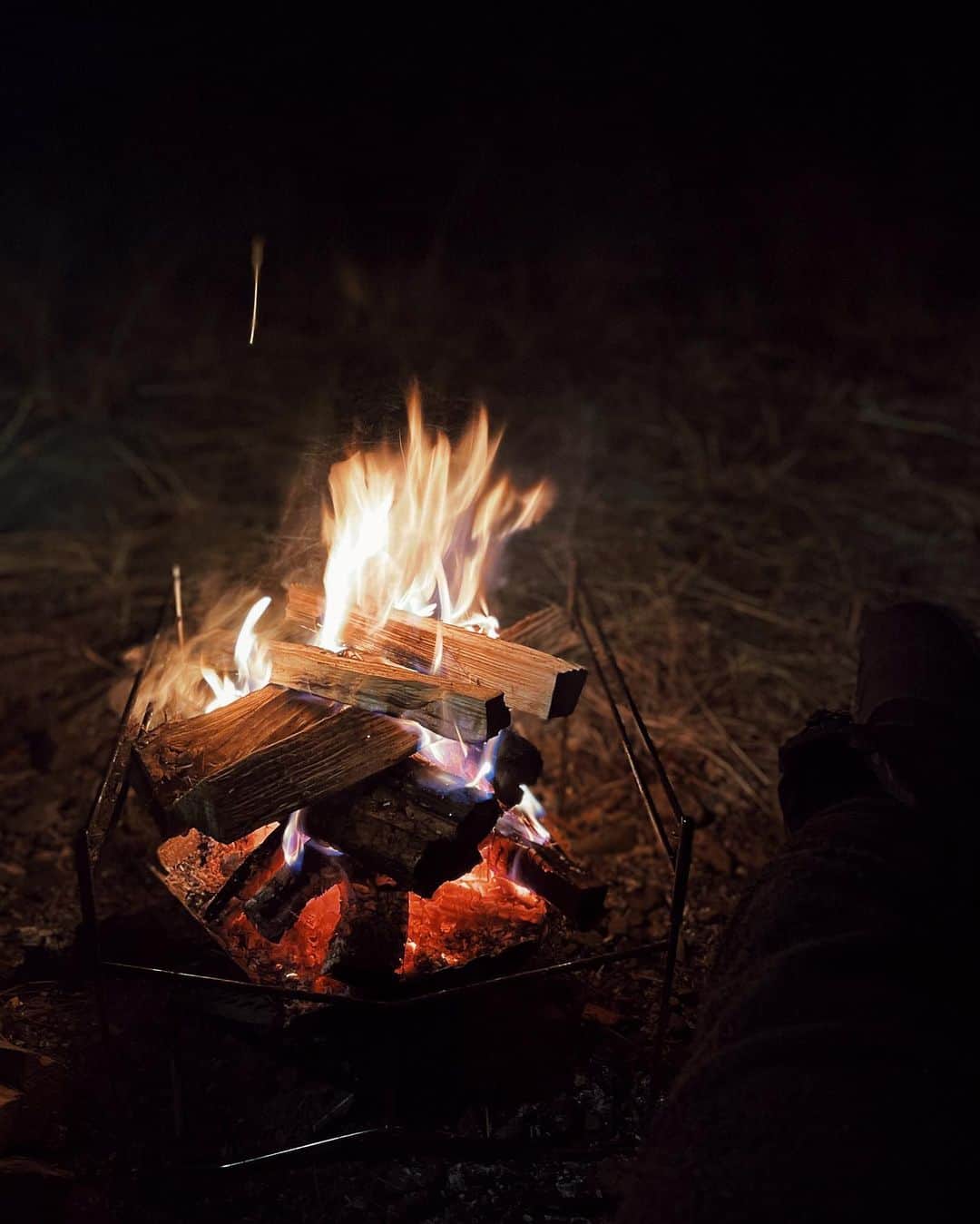 大志（DOWBL）さんのインスタグラム写真 - (大志（DOWBL）Instagram)「不自由を楽しむ趣味  食べたい時に飲みたい時に自由に静かに過ごすキャンプ  夜は男2人で星見ながら語ったり笑  今回も最高過ぎるキャンプでした  #camp #naturegameclub #ネイチャーゲームクラブ」11月28日 21時27分 - taishi.s.n