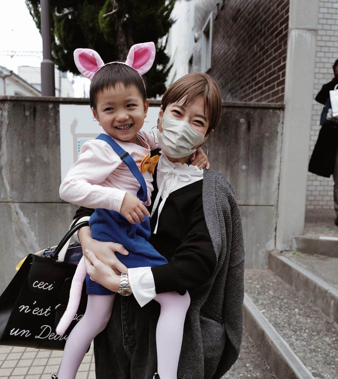 正中雅子のインスタグラム：「🐷🎄❤️  今日は息子のクリスマスコンサート🎄でした🎼  コロナ禍で久しぶりに実際に観に行けて もー皆んなめちゃくちゃ可愛くて温かい気持ちにさせてもらいました☺️  元気いっぱい踊って歌って伸び伸び元気にスクールライフを過ごさせてもらい先生方には感謝です♡  素敵なクリスマスコンサートをありがとう❤️」