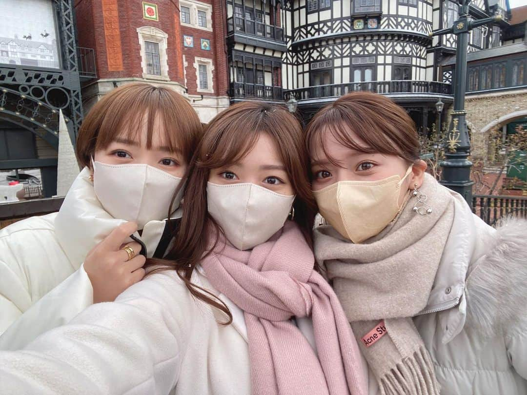 依田奈波さんのインスタグラム写真 - (依田奈波Instagram)「小樽・札幌観光　完！ 初北海道は、写真に載せきれないくらい沢山食べて、 いろんな場所に行けて大満足🥰  やっぱり一番感動したのは、三角市場の海鮮！ 雲丹が今まで食べたことあった雲丹と別物！？ってくらい 美味しくて衝撃でした😭 私たちは、滝波食堂で食べたよ🦀  景色だと、小樽運河と藻岩山の夜景が綺麗だったな〜✨ どちらも雪が降ってきて幻想的な世界にうっとり、、、  友達や、さきのフォロワーさんにオススメしてもらった場所を てんこ盛りして立てたスケジュールすごく良かったので 簡単に載せておきますね😊  _______________________________  ○1日目　小樽 @hotel_unwind_otaru  ・#三角市場 🐟 ・#北一硝子  ・#オルゴール堂  ・#ルタオ本店 🧀 ・#小樽運河 ❄️ ・#らーめん西や 🍜  ○2日目　札幌 @yuensapporo  ・#白い恋人パーク  ・スープカレー #suage 🍛 ・#藻岩山展望台 🌃 ・夜パフェ#ななかま堂 🍨  ○3日目 ・#モエレ沼公園  ・#サッポロビール園 🍻 ・#トリトン 🍣 ・#六花亭カフェ  ・#えびそば一幻 🦐  _______________________________ #北海道旅行 #北海道観光 #北海道グルメ #北海道観光スポット #小樽 #小樽観光 #小樽カフェ #小樽グルメ #雪景色  #滝波食堂 #海鮮丼  #小樽運河 #札幌 #札幌観光 #札幌グルメ」11月28日 21時36分 - nanami_yoda