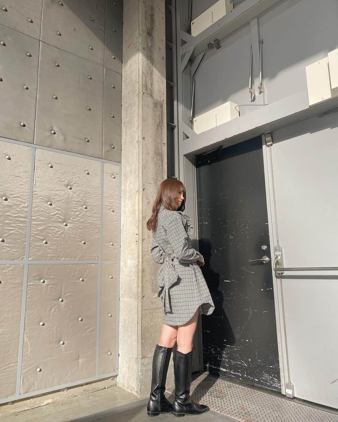 のインスタグラム：「この前の私服。 　　　　　　 　　　　　　 #今日のらぶこーで #ootd #ワンピース #epine #ロングブーツ」