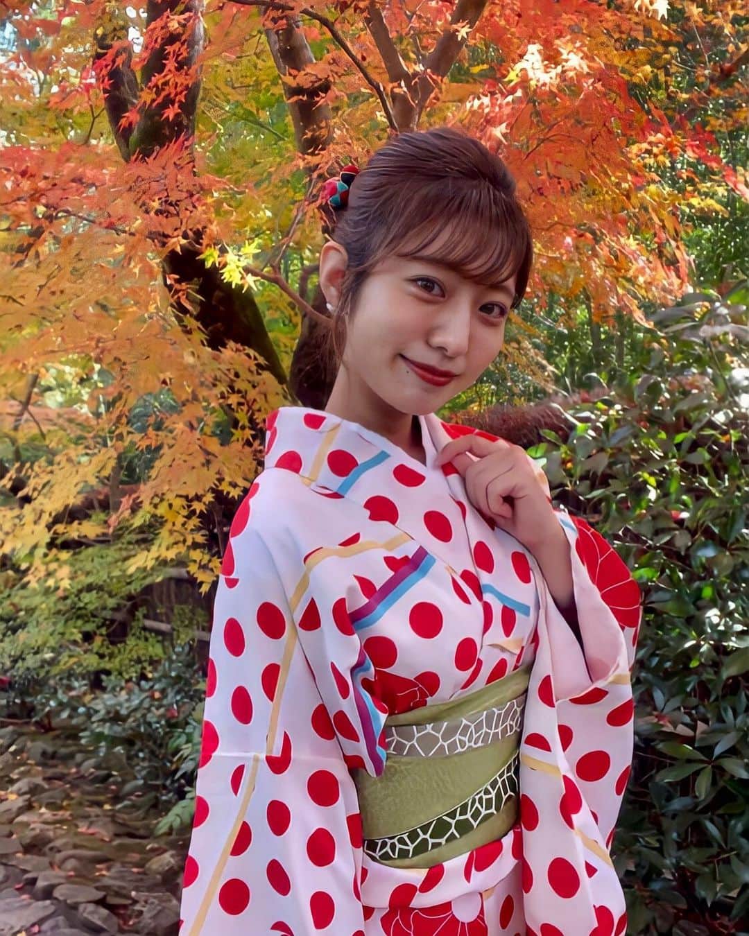 白戸ゆめのさんのインスタグラム写真 - (白戸ゆめのInstagram)「🍁 . 着物なんていつぶりすぎて うれしくて写真撮りまくったので また京都の写真もちょいちょい載せます☺️ . 思い出の共有ということで 飽きずお付き合いくださいませ🙇‍♀️❤️ . #京都 #嵐山 #鈴虫寺 #紅葉 #紅葉狩り #着物 #京あるき #ぶらり京都撮影部  #女子旅 #秋 #trip #レトロ着物 #👘」11月28日 23時53分 - yumeno.s_