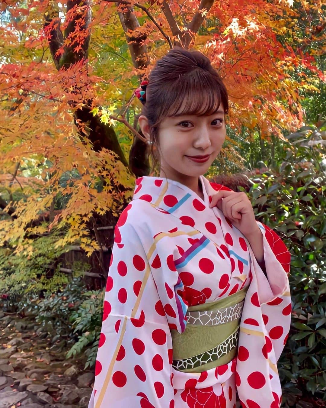白戸ゆめのさんのインスタグラム写真 - (白戸ゆめのInstagram)「🍁 . 着物なんていつぶりすぎて うれしくて写真撮りまくったので また京都の写真もちょいちょい載せます☺️ . 思い出の共有ということで 飽きずお付き合いくださいませ🙇‍♀️❤️ . #京都 #嵐山 #鈴虫寺 #紅葉 #紅葉狩り #着物 #京あるき #ぶらり京都撮影部  #女子旅 #秋 #trip #レトロ着物 #👘」11月28日 23時53分 - yumeno.s_