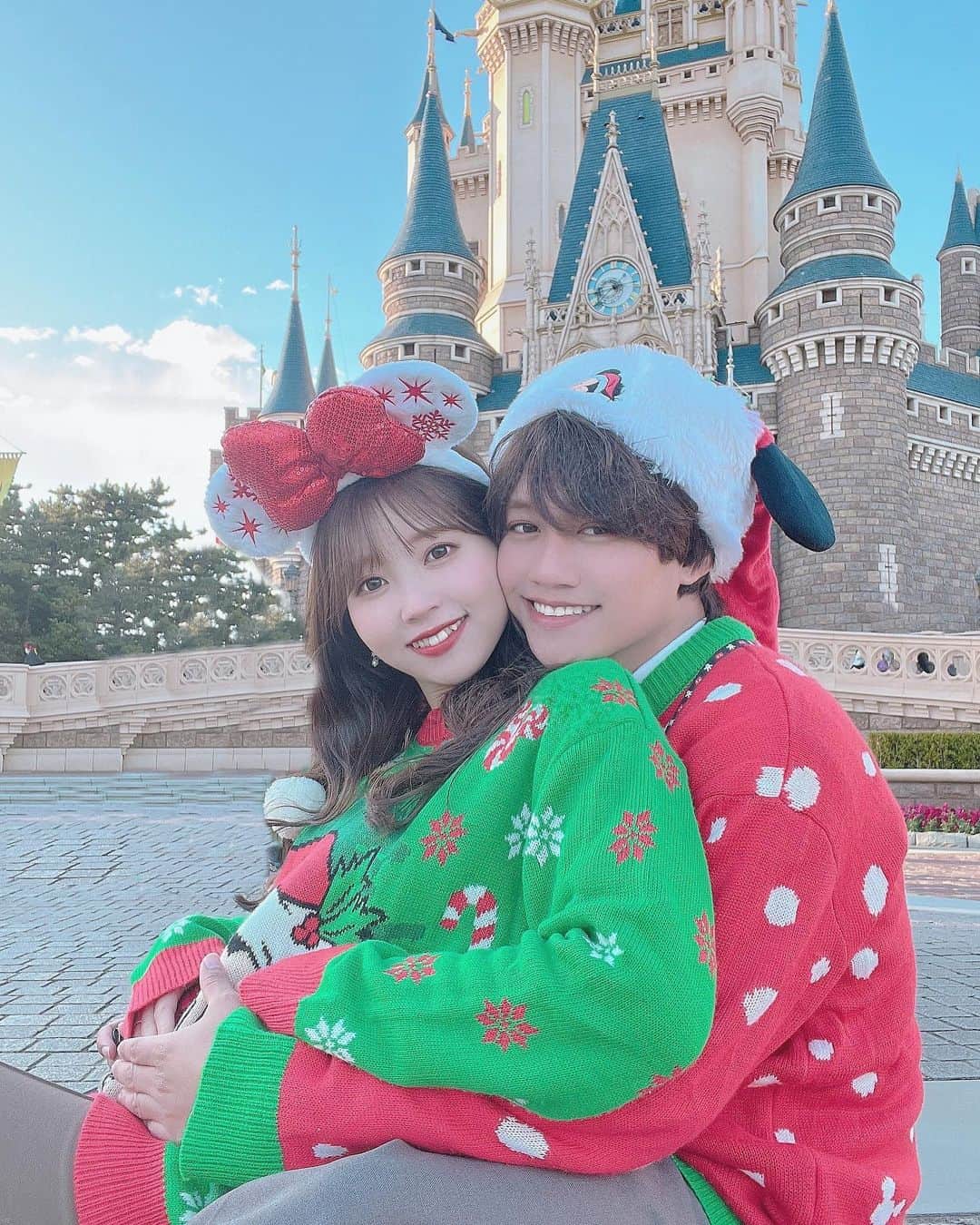 まういのインスタグラム：「こどもを授かりました！！  ずーっとずっと欲しかったベイビーがついに俺たちの元に舞い降りてくれたよ！！かりんちゃんの頑張りもあって結婚式、前撮り後撮り、お仕事も乗り越えてマタニティ期間もあっという間に折り返し地点。お腹に手を当てるとポコつくいてくれて本当にかわいいよ。  もう既にたくさんの幸せを与えてくれてるぽちゃ(胎児ネーム)。早く出てきて俺たちに恩返しさせてね。  でも正直、まだ自分でも信じられてない。気持ちは高校生くらいから何も変わってないしこんな俺が父親？ってカッコワライだけど、俺らしく、俺ららしく、想像まったくできないけど、無事に産まれましたら遊びに誘ってね！！たくさん会ってやってください！」