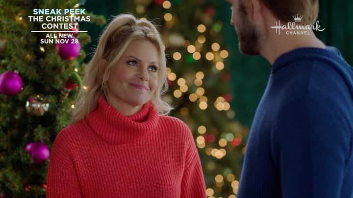キャンディス・キャメロン・ブレのインスタグラム：「TODAY’S THE DAY 🎄✨ “The Christmas Contest” premieres tonight at 8/7c on @hallmarkchannel!  If you’re on Twitter, I’m going to be live tweeting during the premiere 💃🏼  P.S. I see another familiar sweater from @candacecameronbureclothing 😉❤️」