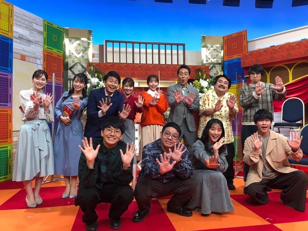 北村花絵のインスタグラム：「昨日は『静岡35市町 推してみぃ〜賞』2時間半の生放送でした！  久々の特番。豪華ゲストをお迎えして終始わちゃわちゃお祭りのようでした！笑 とにかく楽しかった‼️ なんといっても主役の「35市町の推し」がサイコーでした！  番組に関わってくださったみなさん、ご覧いただいたみなさん、本当にありがとうございました‼️  県内在住の竹内由恵さんは普段ただいまテレビも見てくださっているそうで！一同感激😭✨憧れの方ですが益々推しになりました。  またご一緒できますように！  3枚目、テレしずアナウンサー陣も頑張りました！写真には写っていませんが松下アナと高里アナもそれぞれ中継でずぶ濡れになったりヘビを肩に乗せたり身体を張って頑張りました😂推してください！笑  #推してみぃ〜賞 #ズミさん  #ミキ #空気階段  #鈴木福  #竹内由恵  #静岡の推し #静岡サイコー」