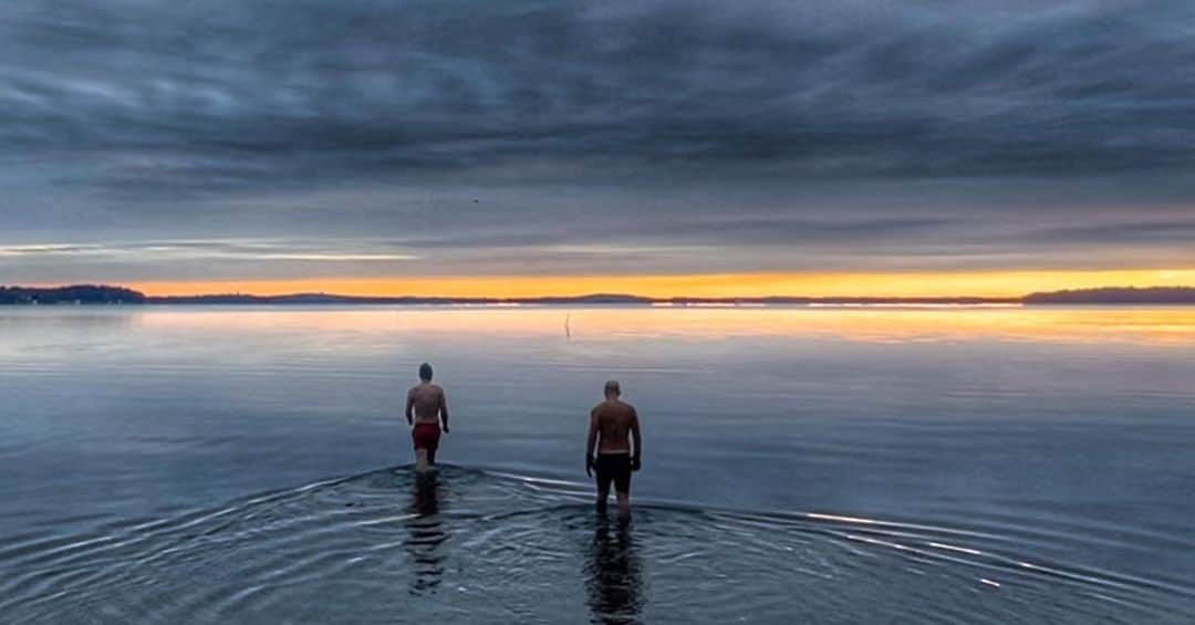 アダム・エルマキアスのインスタグラム：「Pushed my limits a little bit (34 degrees) with @coldwatereffect」