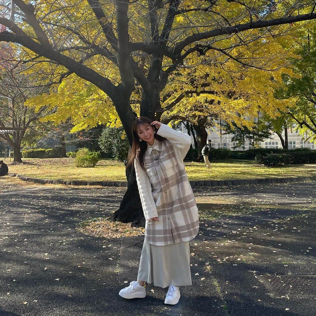 前田ゆうのインスタグラム：「やっほい＼(^o^)／Monday✌️ 先週は日本シリーズ⚾️でもりあがりましたね^ ^オリファンとしてはほんとにほんとに素敵な2021年でした✨👏🏻 秋の紅葉も🍁まだみれるからたくさんみおさめしないと〜‼️👀‼️ しかし前回の収録は全身 @hm コーデにしてみたよ☺️😆  今週もすてきないっしゅーかんすごそーね😊」