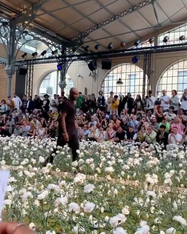 Sami Miroのインスタグラム：「Virgil gave me hope that, as a woman of color in fashion, I can accomplish anything. Thank you for your genius, creativity, elegance and being a true renaissance man. Thank you for paving the way for so many 🕊」