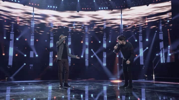 アリアナ・グランデのインスタグラム：「our top ten live performances are tomorrow @nbcthevoice at 8/7c ! i’m ….. so excited for you to see what @jimandsasha (@speaknowsasha @jimallenmusic) and @hollyforbesmusic have in store for you, you have no idea. please tune in and get ready to vote for #teamariana after ! love you so and see you then」