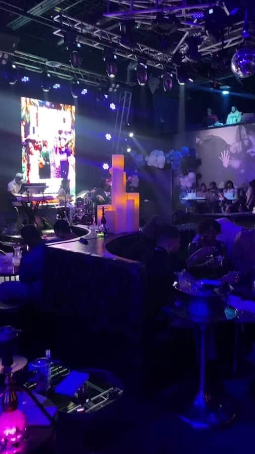 ネネ・リークスのインスタグラム：「@thelinnethialounge is 🔥🔥🔥 WE IN HERE」