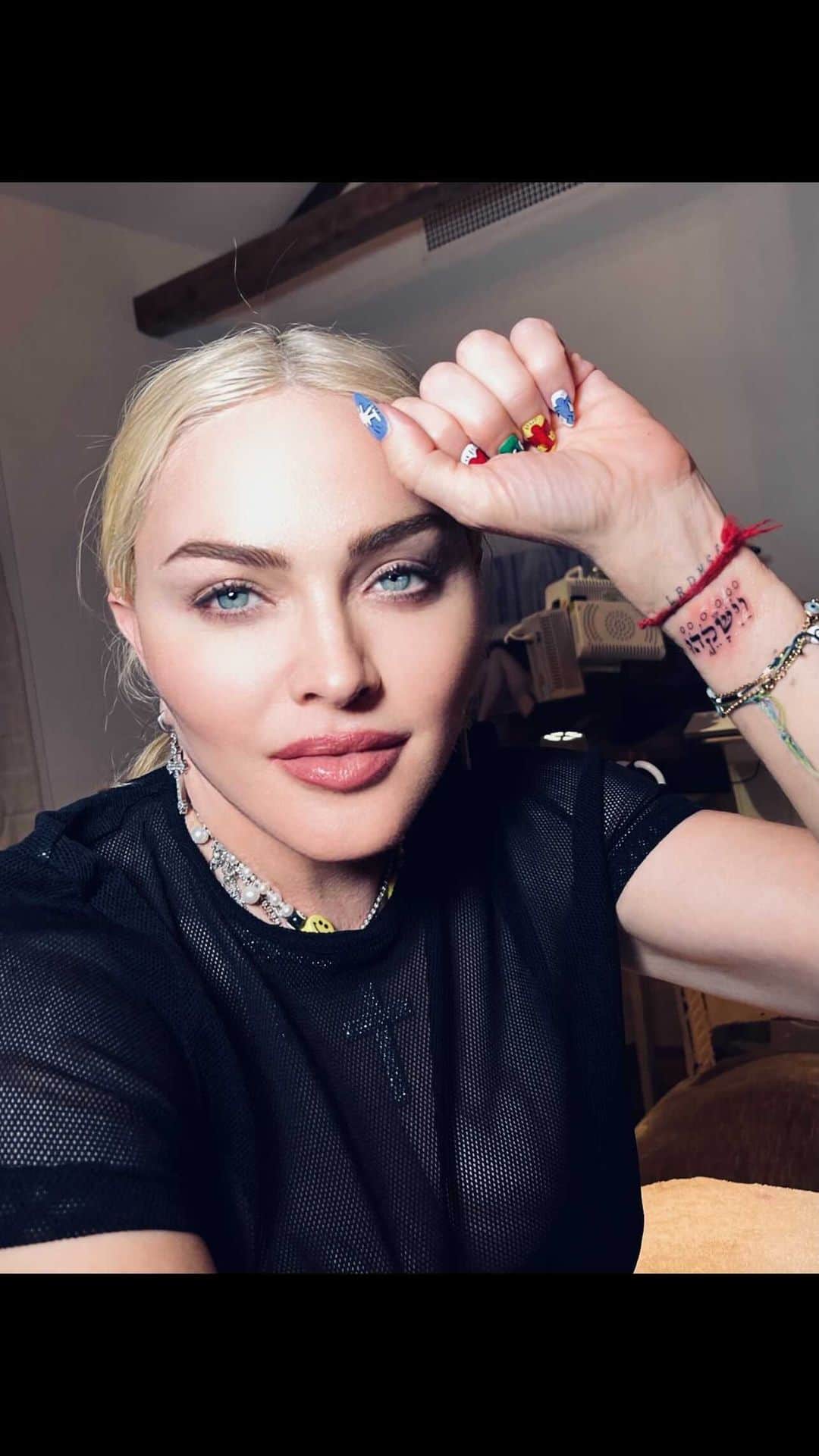 マドンナさんのインスタグラム動画 the trilogy of tattoos