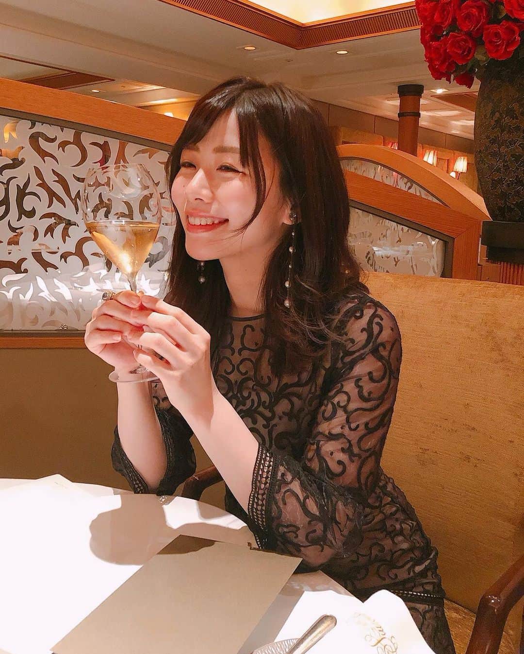 伊藤京子さんのインスタグラム写真 - (伊藤京子Instagram)「. 子育ては毎日発見と勉強があり面白いなぁと感じる今日この頃、、昨日誕生日を迎えました!🎂 メッセージを送ってくれた皆さまありがとうございます🥰 穏やかに過ごせる日々に感謝してまた一年楽しく過ごしていきたいな💕  #誕生日 #久しぶりにちゃんとメイクをしてごはんを食べに行きました😂」11月29日 8時16分 - kyoko_ito1128